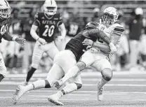  ?? Eric Gay / Associated Press ?? UTSA defensive lineman Lorenzo Dantzler, left, was slow to buy into coach Jeff Traylor’s culture. Gradually, Dantzler came around and now regards it as “one of the best in the country.”