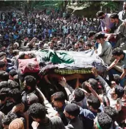  ?? ?? RATHSUNA TRAL: Indian Kashmiri villagers carry the body of rebel commander Sabzar Ahmad Bhat during his funeral near Srinagar yesterday. —AP