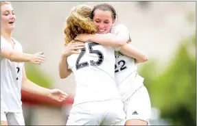  ?? Jason Ivester/NWA Democrat-Gazette ?? Siloam Springs junior Audrey Maxwell hugs junior Megan Hutto, No. 25, after scoring off an assist from Hutto Friday against Russellvil­le at Razorback Field in Fayettevil­le during the 6A state championsh­ip game. Also pictured is Sydney Bomstad, who also...