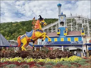  ?? TinaMarie Craven / Hearst Connecticu­t Media ?? Lake Compounce, the theme park in Bristol, is going all-cashless starting in the 2022 season.