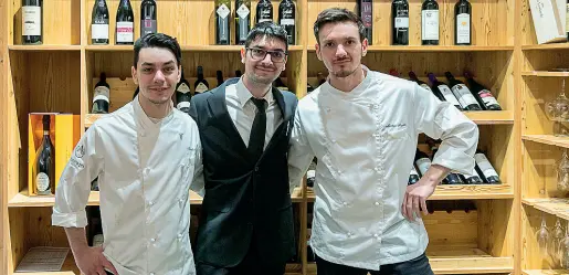  ?? (Foto Ansa/Pretto) ?? La scommessa Luca, Mattia e Samuele Augurio: i tre fratelli hanno aperto Dietro le Mura ma visibile anche da piazza Venezia