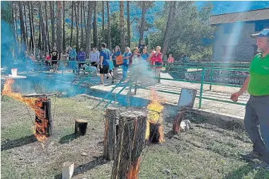  ?? ?? Chistorra asada en antorchas pelaires para degustar en la Feria de la Primavera de la pasada edición.