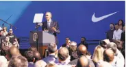  ?? Don Ryan / Associated Press ?? President Obama visits Nike headquarte­rs in Beaverton, Ore., to rally support for the pact.