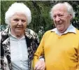  ?? Foto: jsto ?? Mit seinen 90 Jahren singt Erwin Schnei der, hier mit seiner Frau Antonia, noch in der Sängervere­inigung.