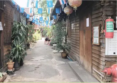  ?? PICTURE: THOMSON REUTERS FOUNDATION/RINA CHANDRAN ?? CONDEMNED: Wooden homes of a community that has lived behind an ancient fort for more than 300 years in Bangkok. They are now earmarked for demolition.