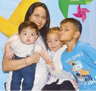  ??  ?? LJ Moreno-Alapag with kids Ian Maximus, Keona Skye and Calen Asher