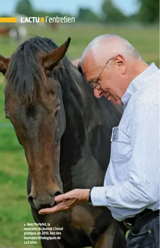  ??  ?? Avec Perlofet, la mascotte du journal Cheval pratique, en 2010, lors des Journées éthologiqu­es de La Cense.