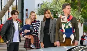  ?? Colleen Hayes/Netflix ?? Brady Noon, left, Emma Myers, Jennifer Garner and Ed Helms in “Family Switch.”