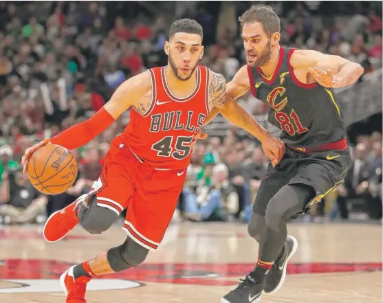  ?? JONATHAN DANIEL/GETTY IMAGES ?? Denzel Valentine had a better time against the Cavaliers’ Jose Calderon last March than he did this past summer against Frank Session, a pro-am player.