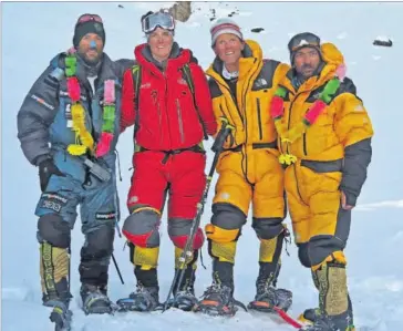  ??  ?? HISTÓRICO EQUIPO. Alex Txikon, Tamara Lunger, Simone Moro y Alí Sadpara, en el Nanga Parbat.