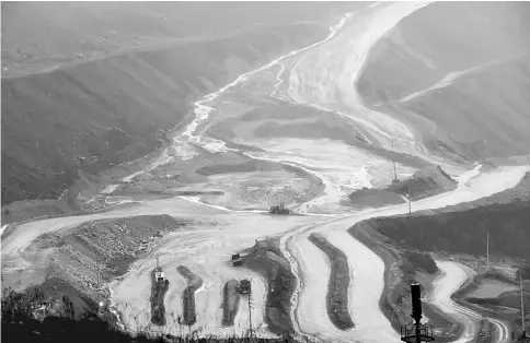  ??  ?? Haulage roads run through the open pit at Freeport McMoRan’s Grasberg copper and gold mining complex in Papua province, Indonesia, on Apr 22, 2015. — WP-Bloomberg photo