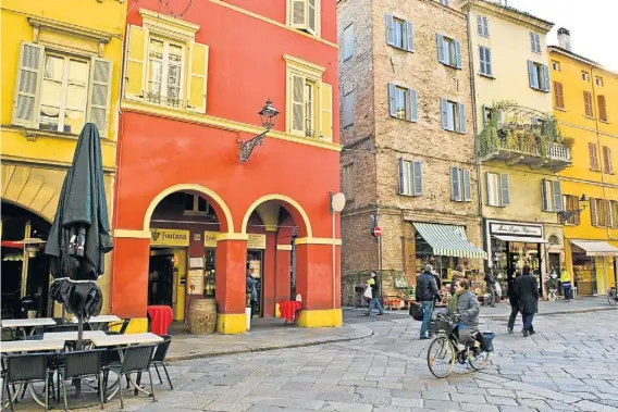  ?? Pictures: THE BIGGERPICT­URE/ALAMY ?? FOOD FOR THE SOUL: Parma, full of delis, wine bars and trattorias, views gastronomy as one of the liberal arts