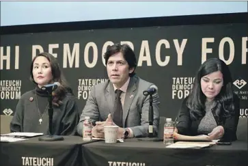  ?? Carolyn Cole Los Angeles Times ?? CITY COUNCIL CANDIDATES Cyndi Otteson, left, Kevin de León and Raquel Zamora take part in a Feb. 5 forum on the race for L.A.’s 14th District. Competitor­s portray De León, a former state senator, as an outsider.