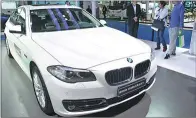  ?? NAN FENG / FOR CHINA DAILY ?? A BMW 530Le catches visitors’ eyes at a new energy expo in Beijing.