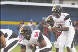  ?? STAFF PHOTO BY AJ MASON ?? North Point junior quarterbac­k Jemichael Jones awaits the snap in the shotgun during Friday night’s 41-18 road win over Thomas Stone in a SMAC nondivisio­n football contest. Jones accounted for 302 of North Point’s 374 yards of total offense, rushing...