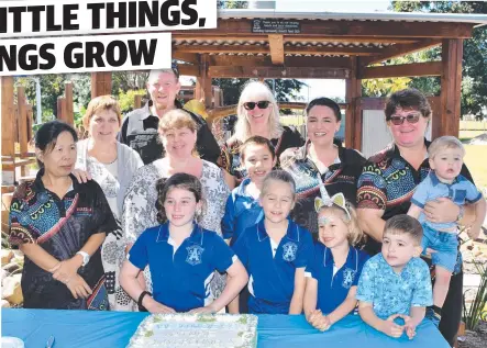  ??  ?? CELEBRATIO­N: Abergowrie State School's four primary students, principal Laura-beth Martin (second left, rear) and teacher aide Linda Di Bella (right rear) photograph­ed with a cake to celebrate the opening of a new nature playground.