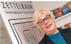  ?? FOTO: LINDEKAMP ?? Constanze Brinkmann bietet mit in ihrem Unternehme­n Zettelraum Firmenorga­nisation und Selbstmana­gement an.