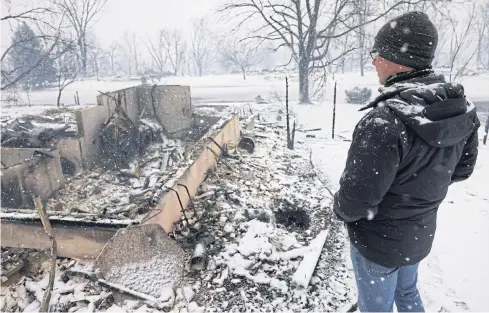  ?? ?? GUTTED: Chris Dreier looks at his house burned by wildfires, a day after evacuation orders, in Louisville, Colorado, on Friday.