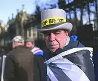  ?? EFE ?? Un partidario de la UE protesta contra el Brexit frente al Parlamento británico, el pasado miércoles