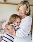  ?? SYMBOLFOTO: M. FERRARI/DPA ?? Kinder machen sich in der CoronaPand­emie vor allem Sorgen, dass Oma und Opa schnell krank werden können.