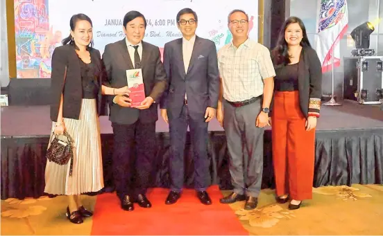  ?? PHOTOGRAPH COURTESY OF PHILECO ?? Navotas growth partner Phil. Ecology Systems Corp. (PhilEco) chairman Reghis M. Romero II displays the Top Taxpayers Award received from Navotas Mayor John Rey Tiangco (center) along with PhilEco president and COO Engr. Jouie V. Lee Oliver (second from right). Flanking them are Judy Savares (left) and senior business developmen­t and marketing manager Priscilla Mangune of PhilEco, the company that owns and operates the Navotas sanitary landfill facility. PhilEco is a ‘Triple A’ waste management and environmen­tal engineerin­g and infrastruc­ture firm with various projects across the archipelag­o.