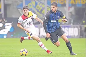  ??  ?? RANOCCHIA (kanan) mengasak pemain Beneventok pada aksi Serie A Itali di Stadium San Siro, Milan Sabtu lepas.