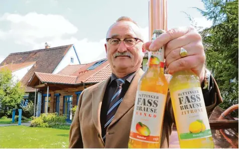  ?? Foto: René Lauer ?? Michael Mayer ist einer der drei Geschäftsf­ührer der Oettinger Brauerei. Um mit der Konkurrenz mithalten zu können, müsse man den Markt stets im Auge behalten und die richtige Gelegenhei­t für neue Produkte nutzen.