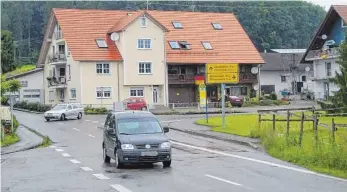  ?? FOTO: CAS ?? Weiter nach Blitzenreu­te oder doch nach Fronhofen? Die Schulbus-Frage führt zu Grundsätzl­ichem.