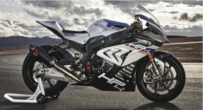  ??  ?? La HP4 Race est pensée pour la course, mais pas donnée... 80 000 €, comme une certaine Ducati Superlegge­ra.