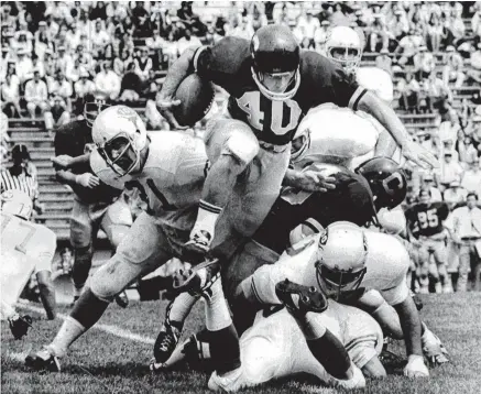  ?? Associated Press file photo ?? After his 2015 death, the family of ex-UT standout Greg Ploetz (31), seen here in a 1969 game against California, donated his brain to Boston University for a study on chronic traumatic encephalop­athy and the effects of athletic-related brain injuries.