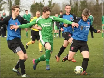  ??  ?? Jack Tobin of Kiltealy Celtic finds a gap between Dominic Maher and Colm Cosgrave of Killenagh.