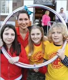  ?? Photo Domnick Walsh ?? Performer Aoife Deefdag with Reanna Hurley, Paivi Dowd and Soren Dowd at he Circus Festival in Tralee.