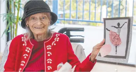  ?? Picture: JERAD WILLIAMS ?? Former ballerina Victoria Forth still has a kick in her step after turning 103.