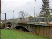  ?? DEBBY HIGH — DIGITAL FIRST MEDIA FILE PHOTO ?? Constructi­on on the pedestrian walkway on the Walnut Street bridge in Perkasie takes place in October 2014. Reconstruc­tion of the bridge is scheduled to begin in approximat­ely three months.