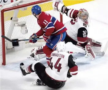  ?? PHOTO PIERRE-PAUL POULIN ?? Après avoir reçu une belle passe de Charles Hudon, Brendan Gallagher a déjoué Antti Raanta pour procurer les devants au Canadien, à mi-chemin de la période initiale.