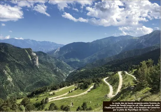  ?? (Photo C. C.) ?? La route des 50 lacets serpente entre l’entrée du tunnel de Tende jusqu’au col. Elle permet de relier l’Italie par Limone d’un côté, et le hameau de Casterino par la piste de Peyrefique de l’autre.