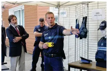  ??  ?? La police municipale de Montigny est désormais dotée de pistolets à impulsion électrique.