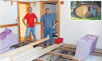  ?? FOTO: STEFFEN LANG ?? Florian Tobisch (links) und Thomas Grandl im Inneren der „Baustelle Turnerheim“(kleines Bild).