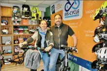  ?? : DE
Crédits ?? 52 rue Saint-Cyrice à Rodez, Bis-Cycle lance le défi des mobilités douces, avec Marlène et Franc?ois-Xavier Breton.