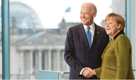  ?? Archivfoto: dpa, Maurizio Gambarini ?? Angela Merkel kennt Joe Biden schon lange: 2013 war er etwa als Vizepräsid­ent unter Barack Obama zu Gast in Berlin.