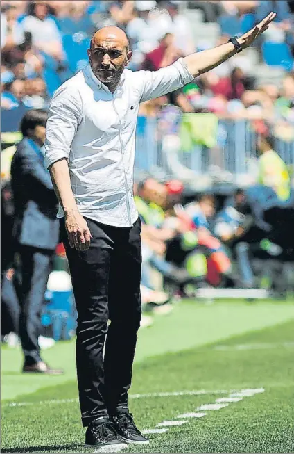  ?? FOTO: EFE ?? Fortalecid­o La gran temporada de Abelardo en el Alavés le ha permitido renovar con el conjunto albiazul