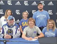  ?? Scott Herpst ?? Southern Arkansas University fishing coach Chris Boswell and wife, Jeanne (left) were among those on hand to witness Gordon Lee senior Hunter Richie sign on to become a college angler with the Muleriders. Also present for the big event were Ronnie, Casey and Mckinley Richie.