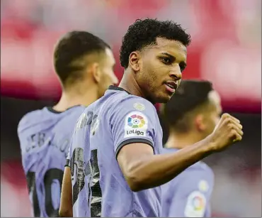  ?? FOTO: EFE ?? Rodrygo firmó un doblete en el Sánchez Pizjuán con un gol de falta y otro de jugada individual