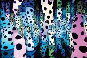  ??  ?? Yayoi Kusama’s polka dots installati­on is a way to infinity.