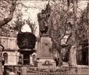  ??  ?? Le monument sur son emplacemen­t initial, derrière la fontaine de la place Jaurès.