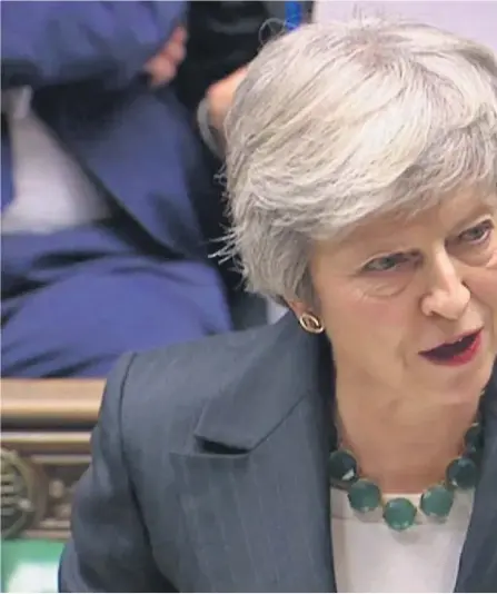  ??  ?? FORSVARER BREXIT-AVTALEN: Storbritan­nias statsminis­ter Theresa May var torsdag i Underhuset for å forsvare utkastet til brexitavta­le med EU.