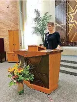  ?? [PHOTO BY CARLA HINTON, THE OKLAHOMAN] ?? Rabbi Vered Harris speaks at a prayer vigil for Pittsburgh on Sunday at Temple B’nai Israel, where she is the spiritual leader.