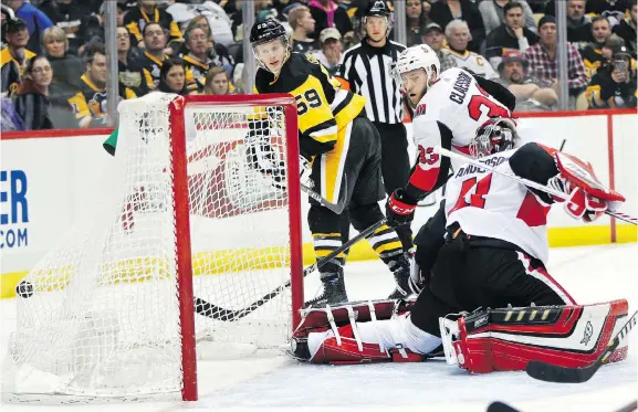  ?? KEITH SRAKOCIC/ AP PHOTO ?? Pittsburgh Penguins’ Jake Guentzel, left, scores on Senators goaltender Craig Anderson as Fredrik Claesson looks on, in Pittsburgh Friday night.