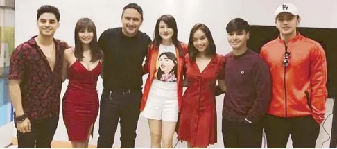  ?? — Photo by GMA News ?? Carmina (fourth from left) with the other stars of the Kapuso series Babawiin Ko ang Lahat, from left: Dave Bornea, Liezel Lopez, John Estrada, Pauline Mendoza, Kristoffer Martin and David Licauco