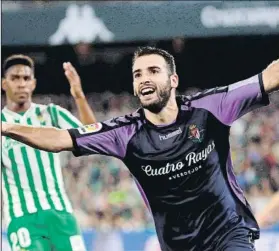  ?? FOTO: EFE ?? Antoñito celebra su gol Se coló en el segundo palo y batió a Pau